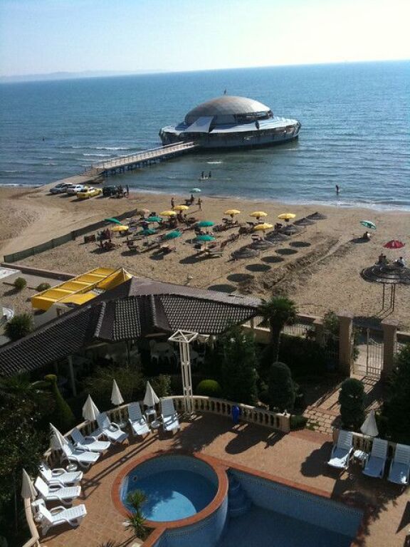 Shitet Hotel 1 Kat me 12 Dhoma në Vijë të Parë Deti – Plazh Durrës