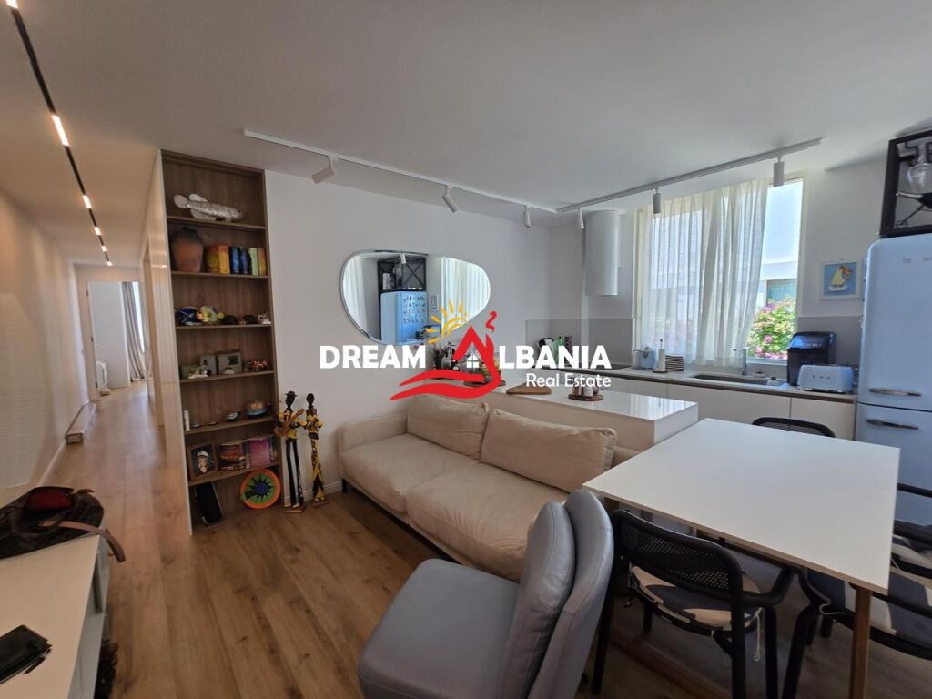 Appartamento 3+1 con cortile e posto auto in vendita a Green Cost (ID 4131504)