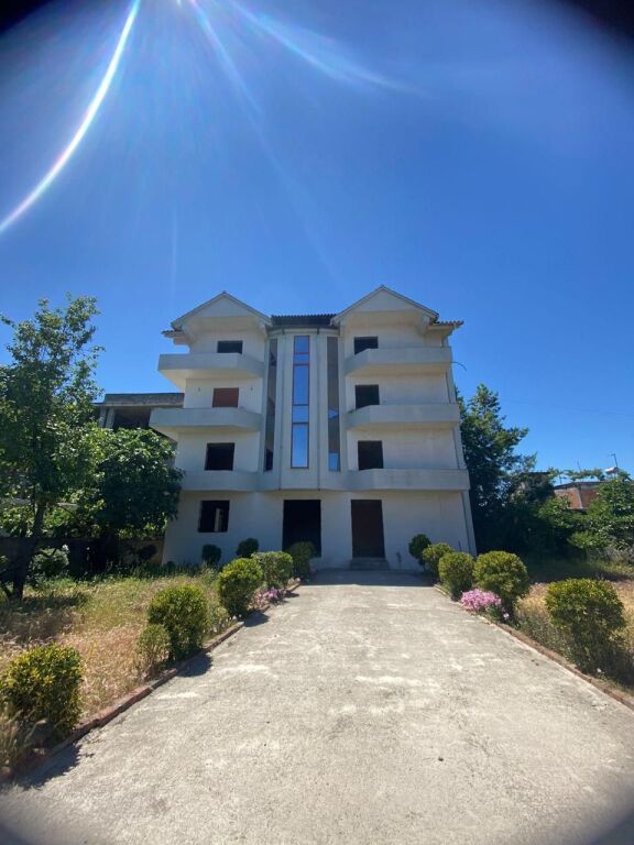 PRIVATE HOUSE FOR SALE 4 FLOORS + 980 M2 LAND - URA INSTITUT