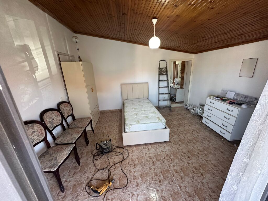 Appartamento 1+1 in affitto a Komuna e Parisit