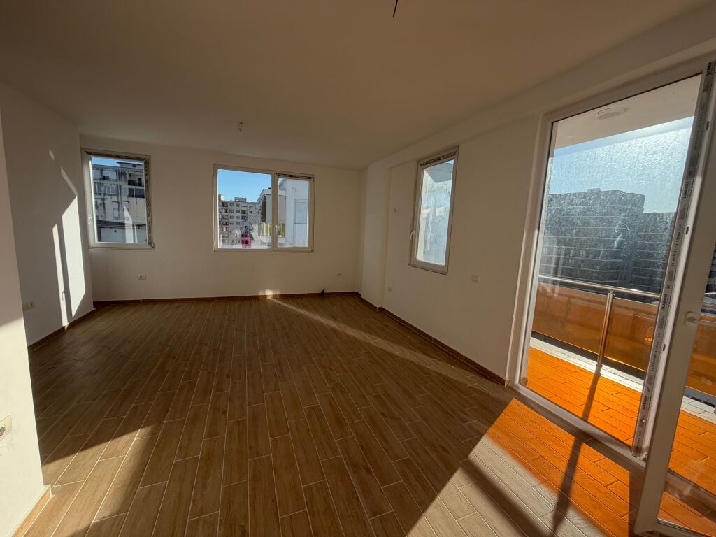 For sale 2+1, near urban gate Astir, 142,500 lek, no credit
