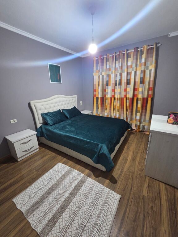 Komuna e Parisit Apartament 1+1 me Qera