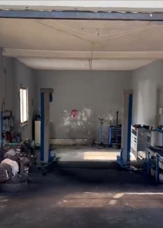 Offresi in affitto servizio auto sulla strada secondaria Autostrada Tirana / Durres