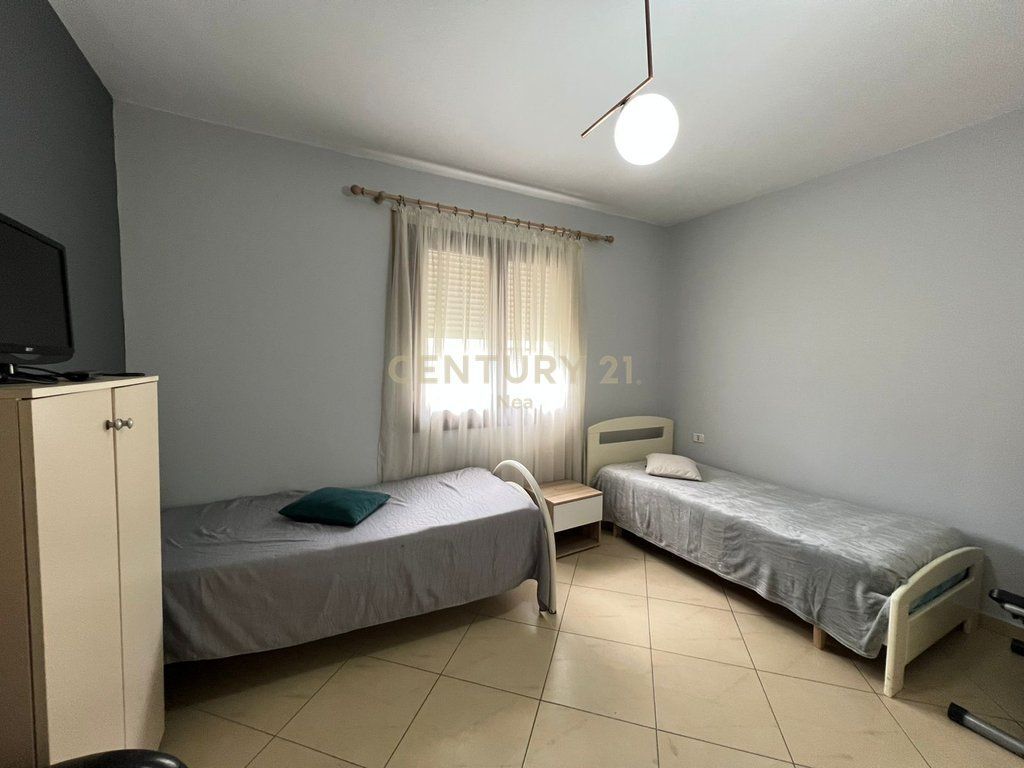 Apartament 2+1+2 plus post parkimi me qira tek Kopshti Botanik!