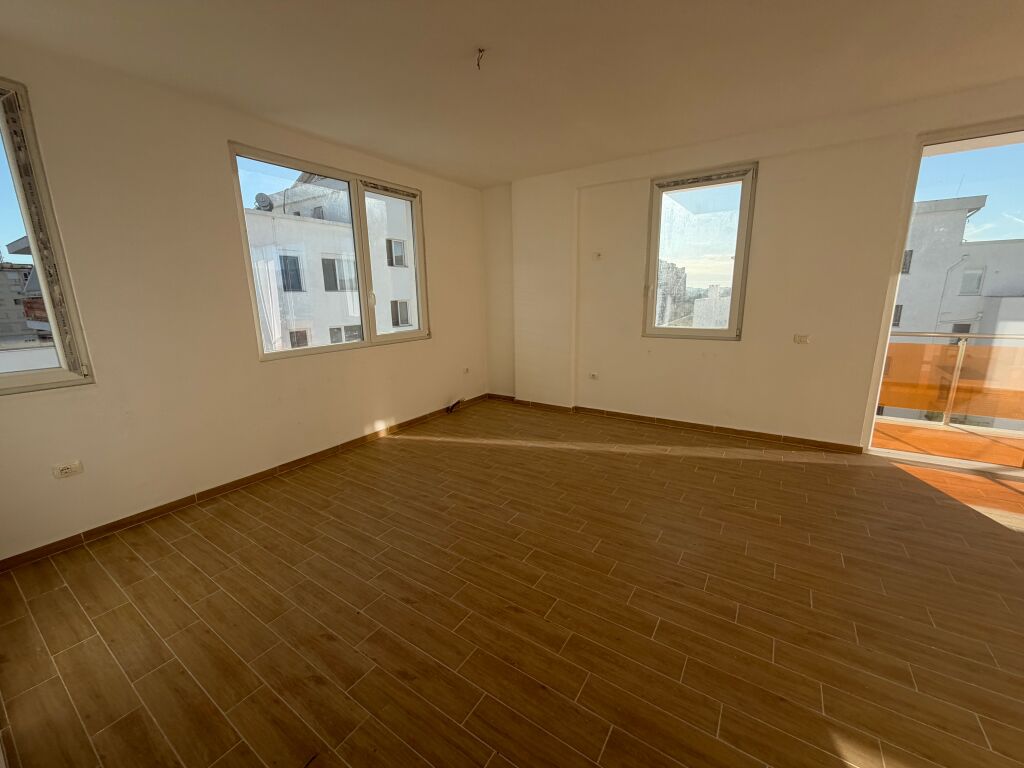 For sale 2+1, near urban gate Astir, 142,500 lek, no credit