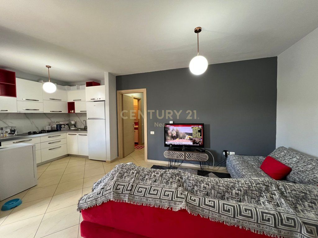 Appartamento 2+1+2 più posto auto in affitto presso il Giardino Botanico! 650 € /Mese