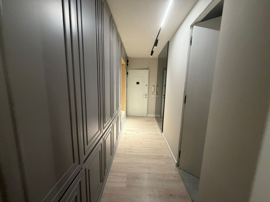 2+1,te liqeni i thate,280 mije euro ,me post parkimi ne cmim