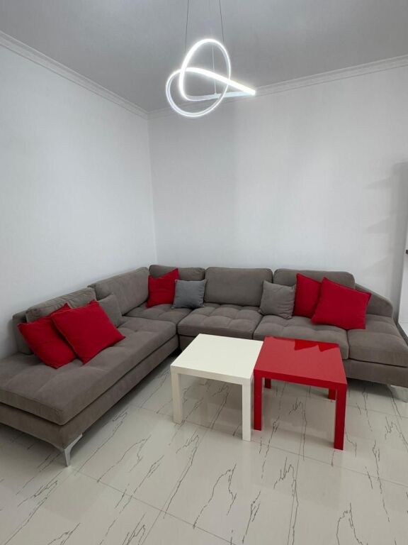 🏠Nella zona di Sauk, vicino al Club Cinco Cavalli, è in affitto il terzo piano di una villa 2+1, arredata. 50.000 Leke
