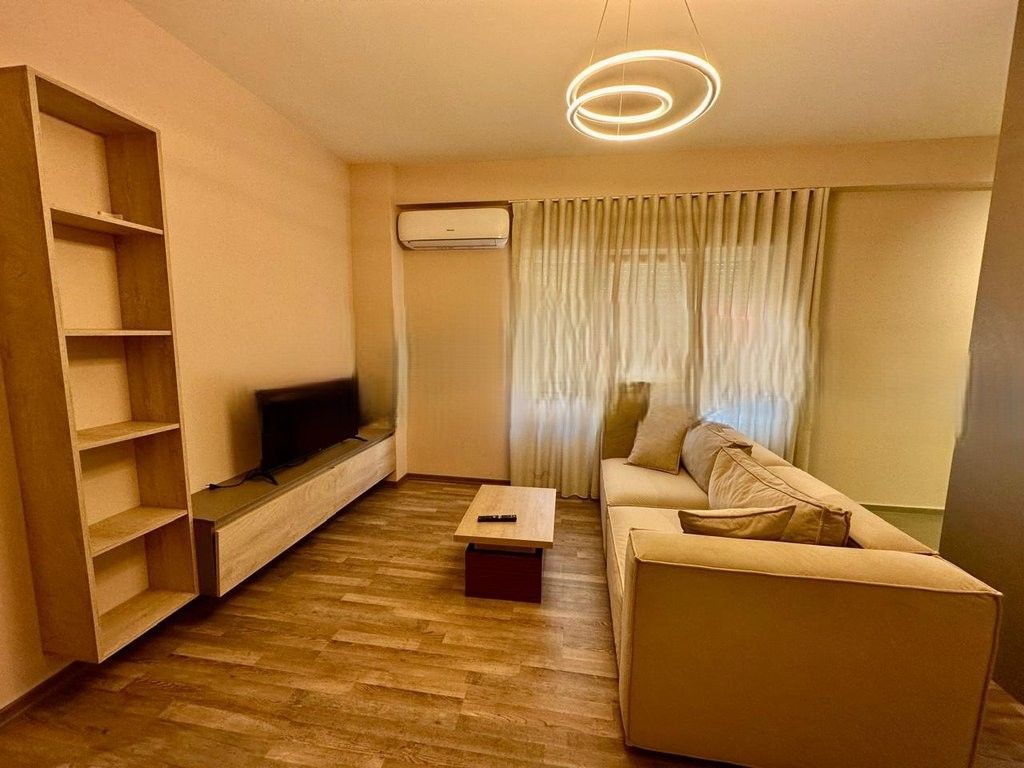 APARTAMENT 1+1 ME QIRA, RRUGA DALIP TOPI, FRESK! 465 € /Muaj