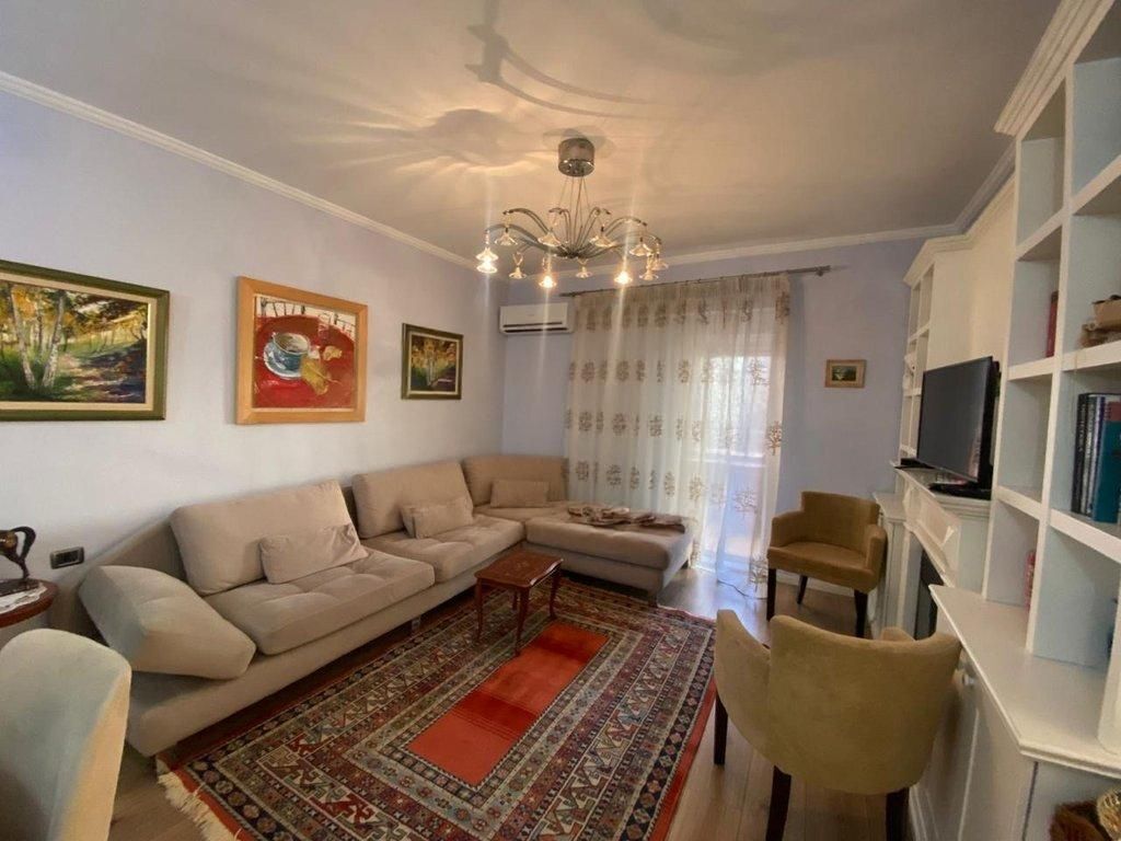 Apartament 2+1 per Qira tek Tregu Çam