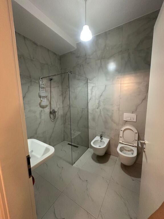 🏡 Apartment 1+1 for rent  📍 Jordan Misja, Contact Complex  ✔️ Area 60 m² ✔️ With balcony ✔️ New building with 2 elevators ✔️ Furnished and well-organized environment  💰 Rent: 450€/month  📞 For more information or for a visit to the property, contact