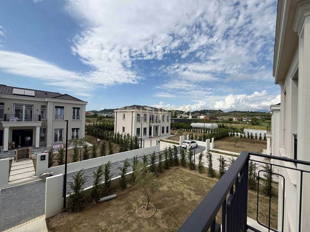 Villa Individuale in Vendita vicino al Lago Prushi !