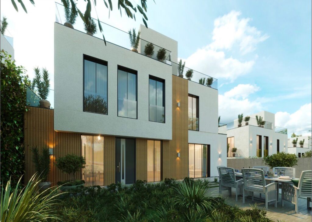 ✨ “Private Villa for Sale | Elite Area | Dry Lake”