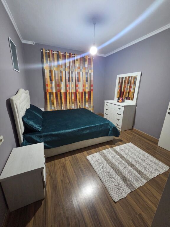 Komuna e Parisit Apartament 1+1 me Qera