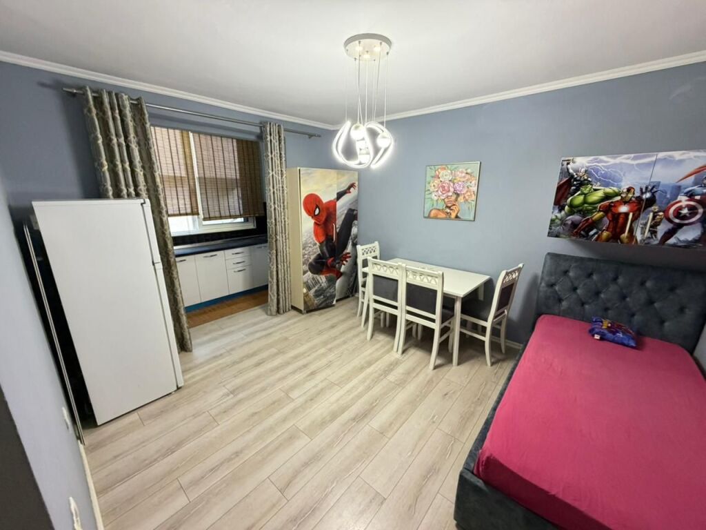 🏡 Jepet me Qira Apartament 2+1 i Mobiluar  📍 Tiranë, tek kryqëzimi në Oxhak 💶 Çmimi: 45000 LEKE