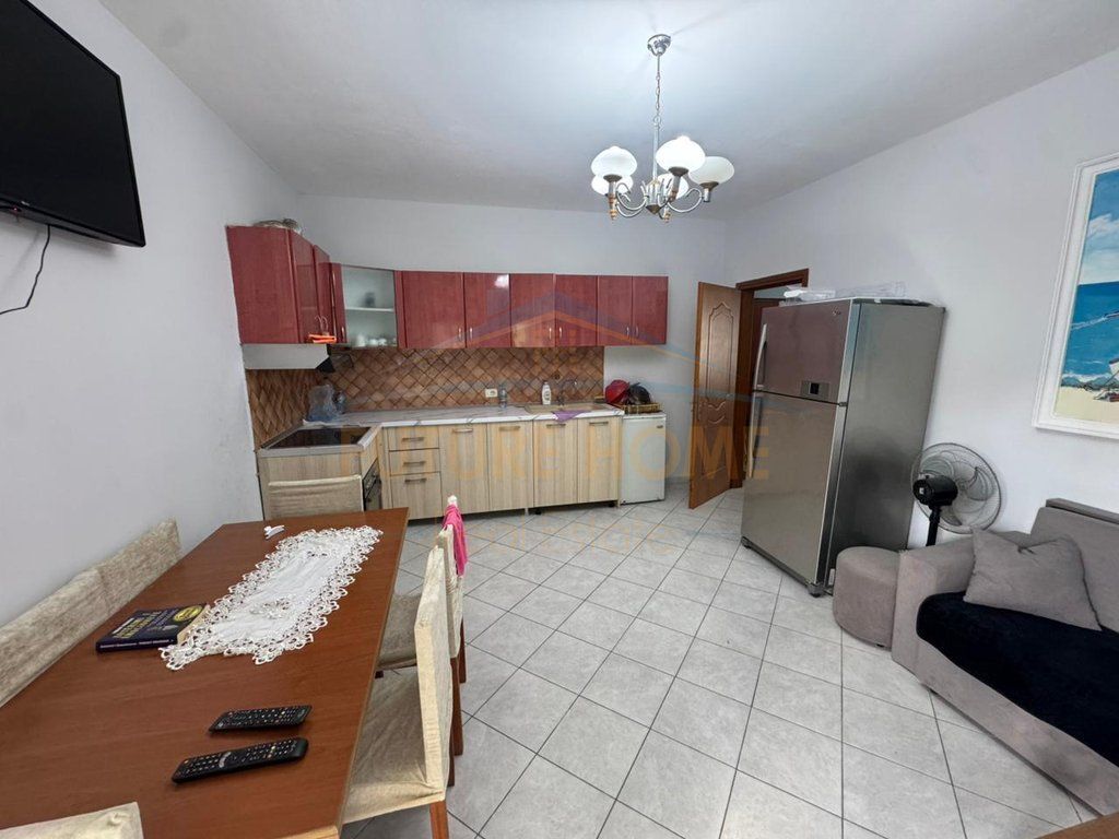 In vendita, appartamento 2+1+3 balconi, Qerret, Kavaje