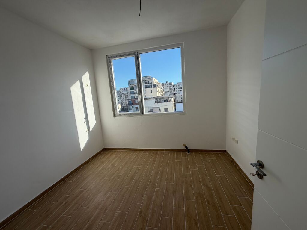 For sale 2+1, near urban gate Astir, 142,500 lek, no credit