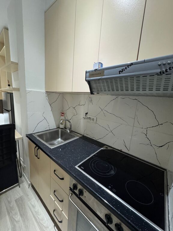 MONOLOCALE IN AFFITTO 40M2 VIA DELLE BARRICATE 42.000 LEKE FH-77647