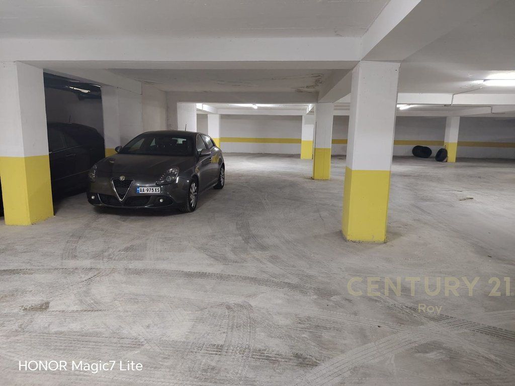 3 PARKING SPACES FOR RENT IN THE VOLLGES AREA!!!