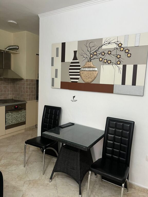 MONOLOCALE IN AFFITTO 40M2 VIA DELLE BARRICATE 50.000 LEKE FH-77641