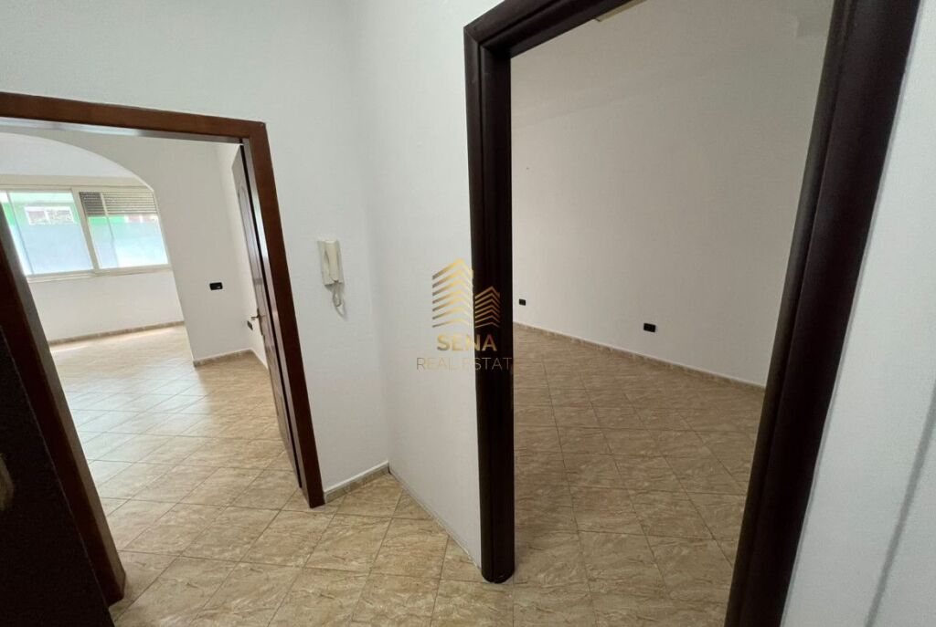 Qira, Ambient biznesi 1+1, Bllok, 55.000 Leke/muaj
