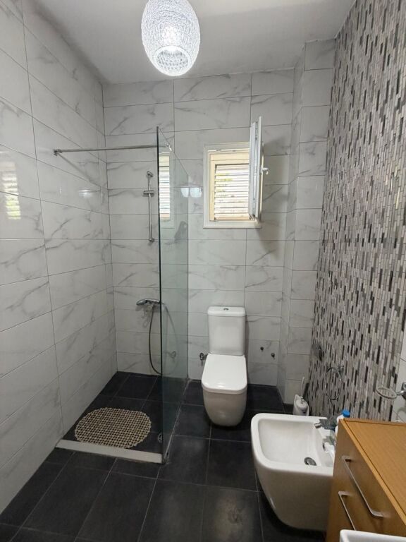 🏡 Shtëpi private me qira 2+1 – Rruga Jordan Misja