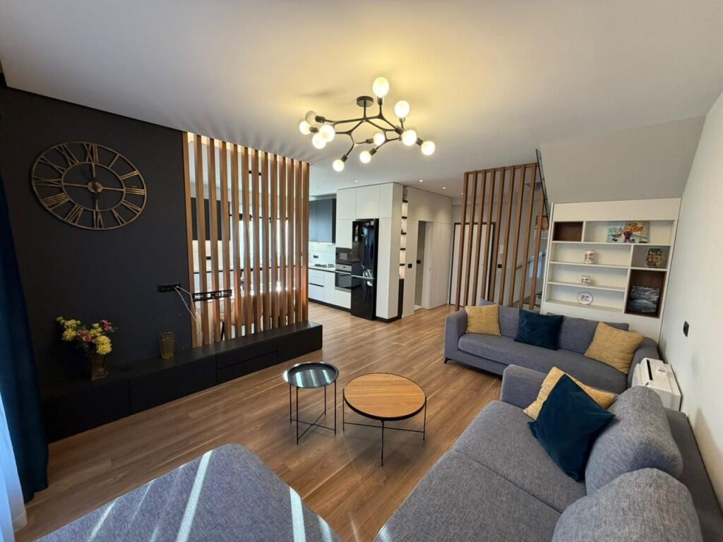 🏡 Appartamento Duplex 3+1+2 in affitto nella zona di 📍 5 Maj💰 70.000 lek /mese