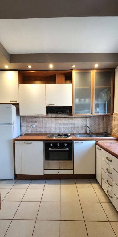 Rent | Apartament 1 + 1 | Bulevardi Zogu i Parë | 550 €/month