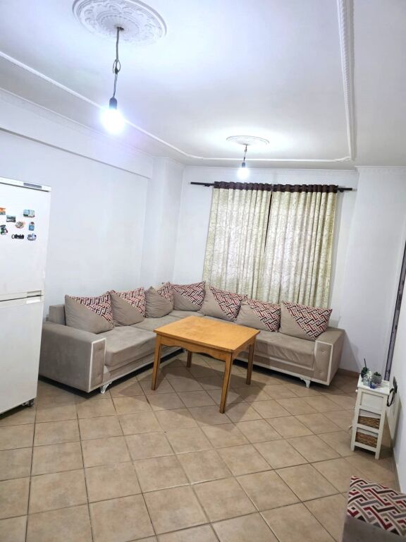 Jepet me Qira Apartament 1+1 në Astir, 400 mije leke, VETEM 1 QERA PARAPAGIM