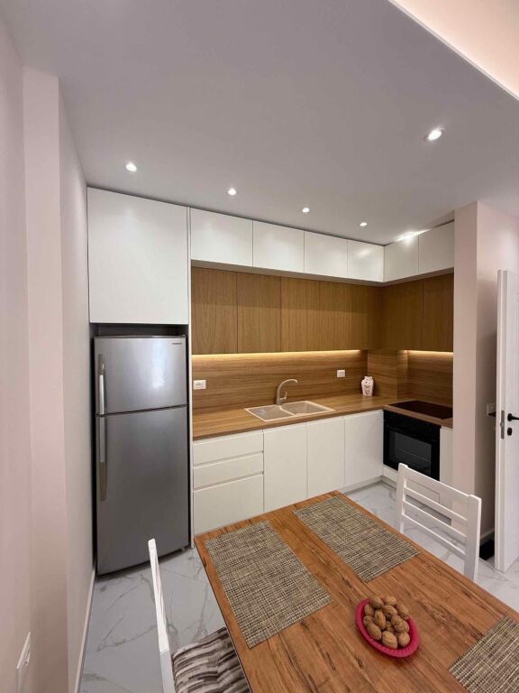 🏠Apartament 1+1 me qira vjetore në Lungomare, Vlorë