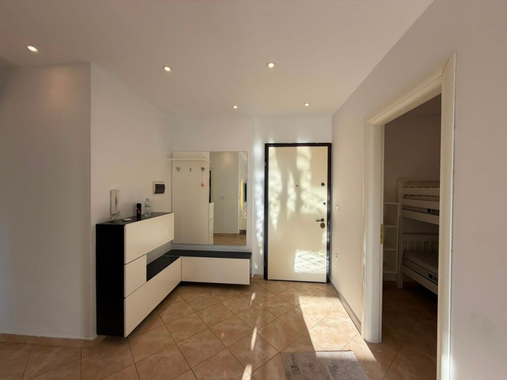Apartament 2+1 me Qera Afatgjate - prane Hotel Partner, Vlore