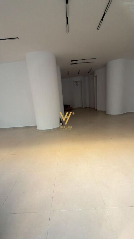 BUSINESS PREMISES 124 M2 FOR RENT AT THE FORMER EXHIBITION 2,500 EURO