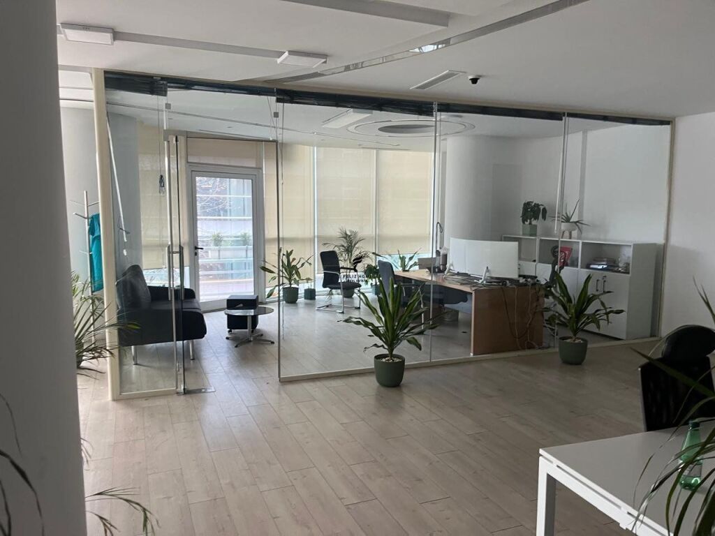 OFFICE FOR RENT 300 M2 AIR ALBANIA 700,000 LEKE FH-78001