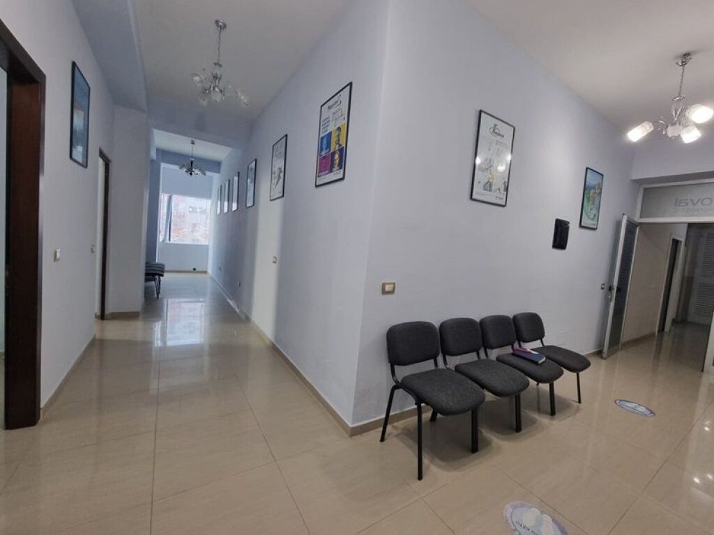 Locale commerciale in vendita a Lezhë 105 m²