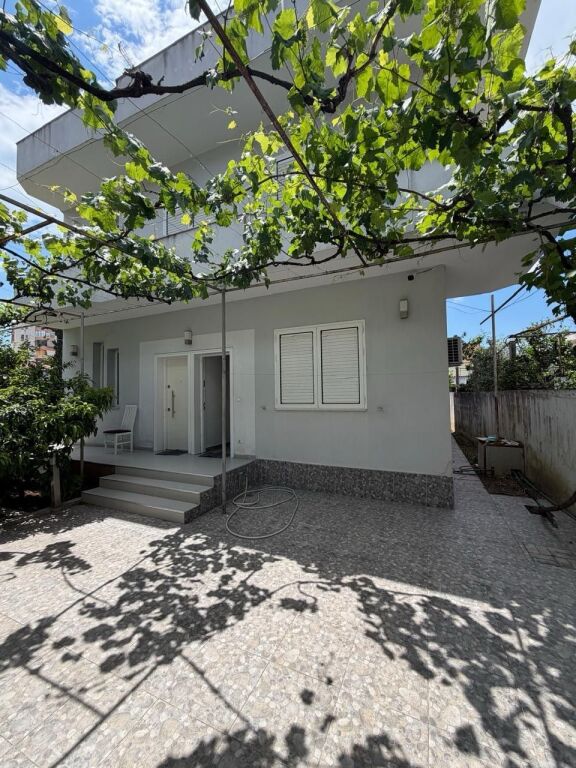 🏡 Shtëpi private me qira 2+1 – Rruga Jordan Misja