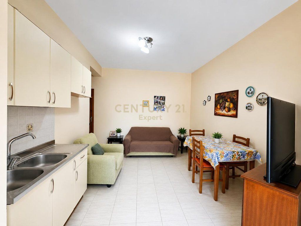 SHITET APARTAMENT NE MYSLYM SHYRI KATI I PARE/MUNDESI BIZNESI !