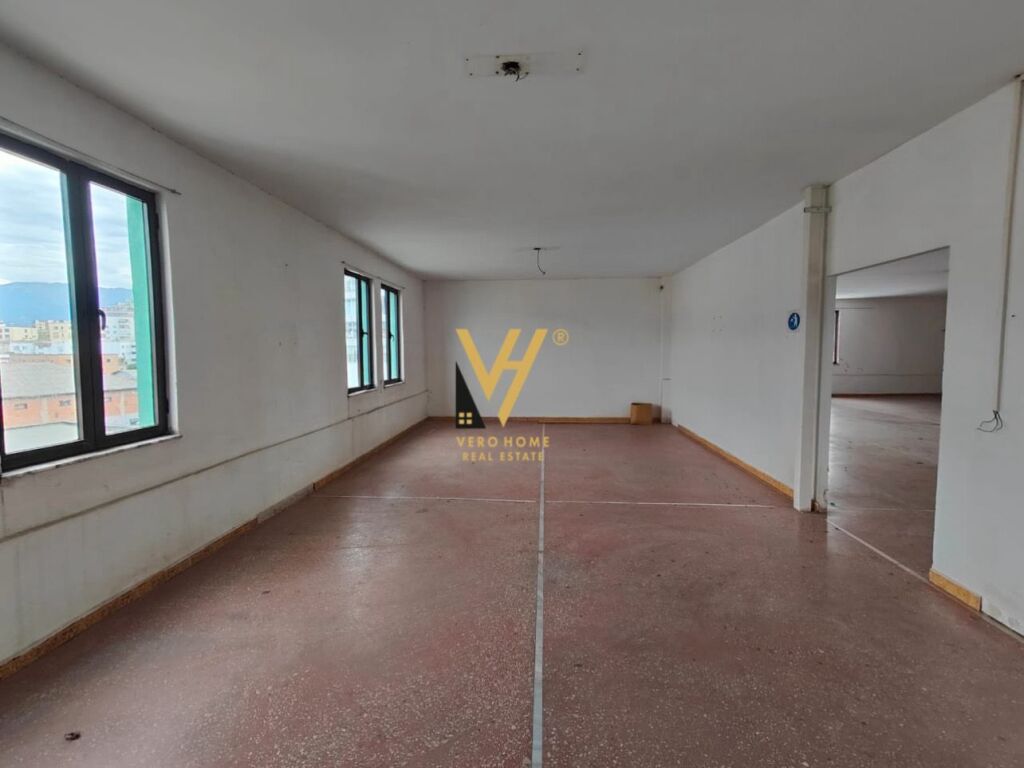 BUSINESS PREMISES FOR SALE 740 M2 AT FERIT XHAJKO 70,000,000 LEKE