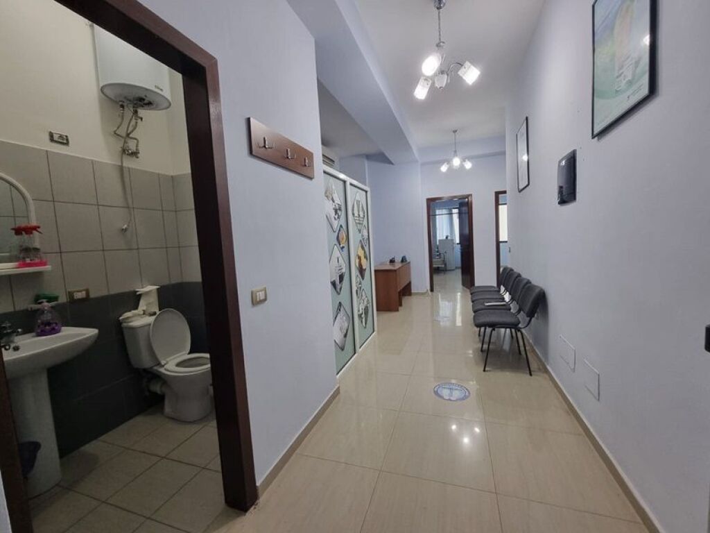 Locale commerciale in vendita a Lezhë 105 m²