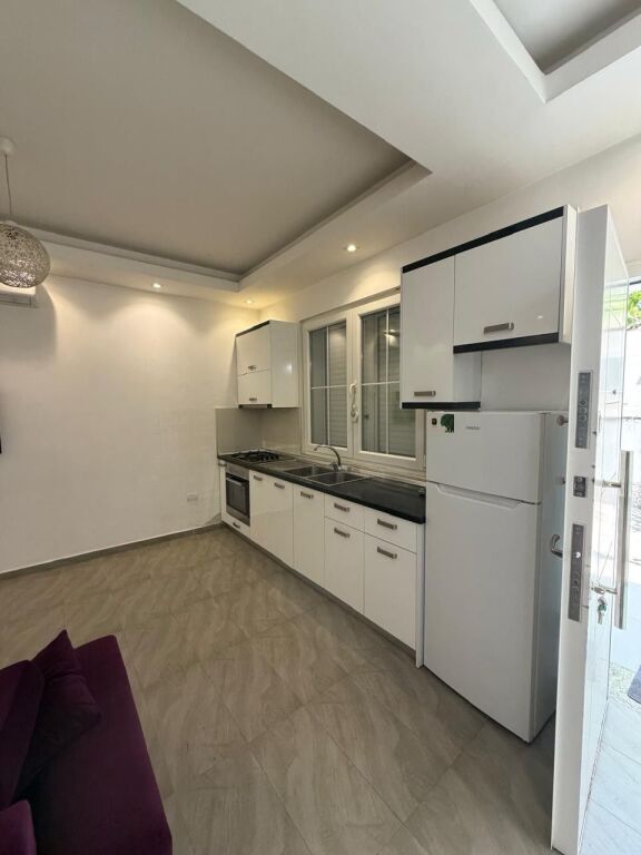 🏡 Shtëpi private me qira 2+1 – Rruga Jordan Misja
