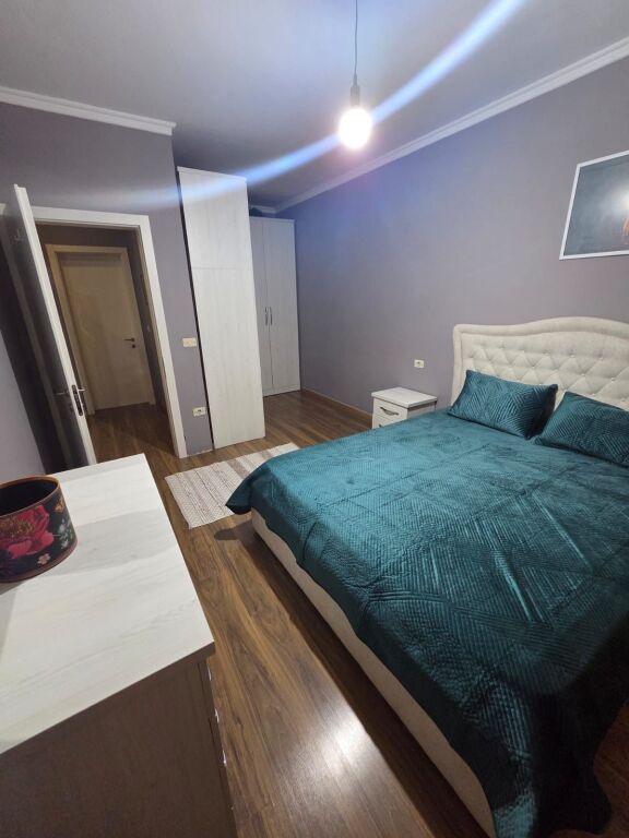 1+1,i mobiluar komune e parisit,650 mije leke