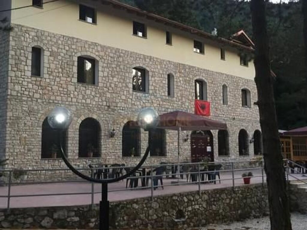 Rent, 3-storey Hotel, Llogara, Vlore