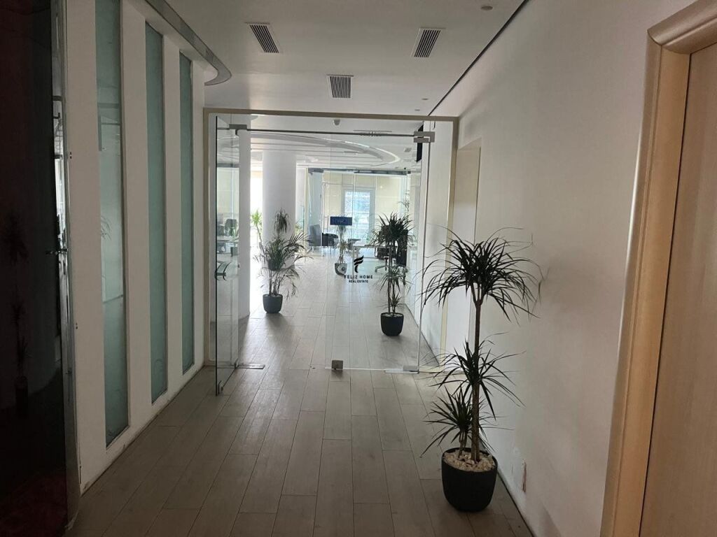 OFFICE FOR RENT 300 M2 AIR ALBANIA 700,000 LEKE FH-78001
