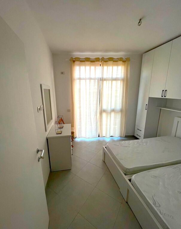 Tiranë,420 euro ne muaj jepet me qera apartament 1+1 në katin e 7-të,me ashensor, 70 m²,spitali amerikan 2