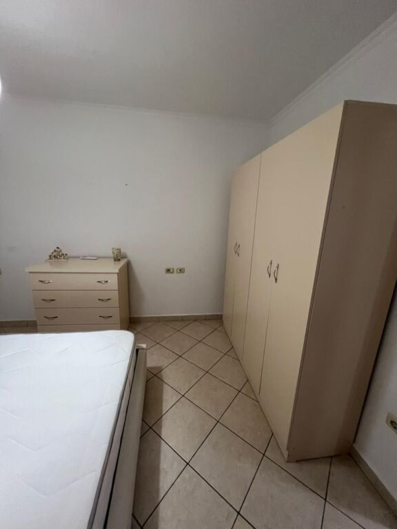 🏡 Jepet me qira apartament 2+1+2 pranë📍 Kompleksit Kika 1, Komuna e Parisit💰 Çmimi: 65.000 lekë/muaj (i diskutueshëm)