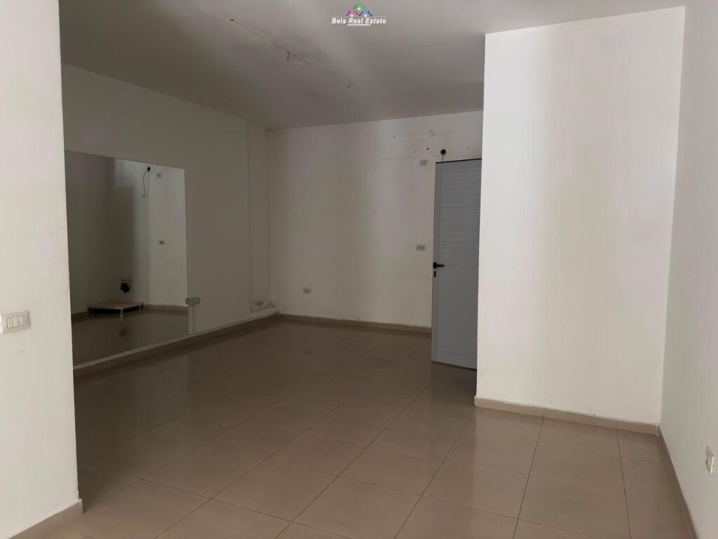 Negozio In Affitto A Komuna e Parisit (ID BD21918) Tirane