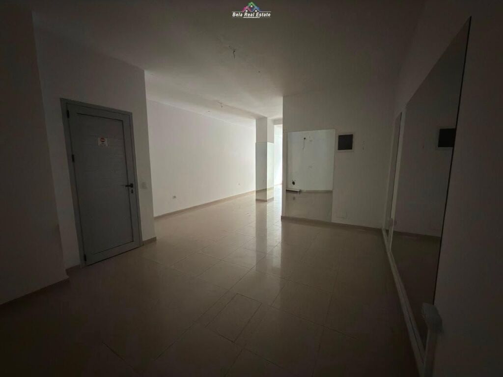 Negozio In Affitto A Komuna e Parisit (ID BD21918) Tirane