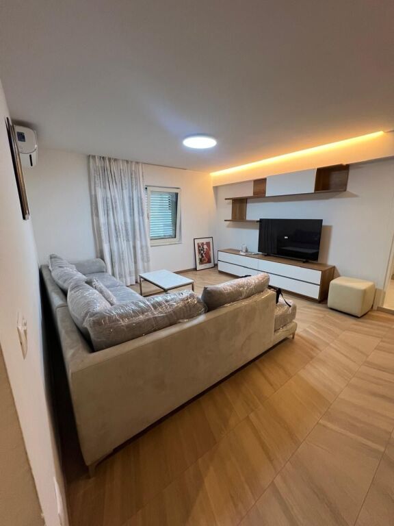 Apartament 1+1 per qira te Petro Nini