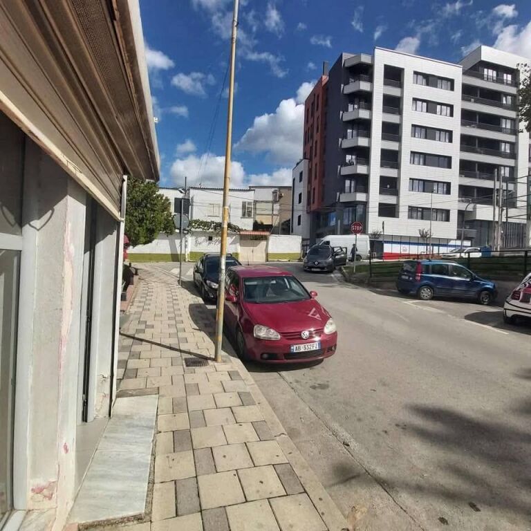 BUSINESS PREMISES FOR SALE, LOCAL, TIRANA 310 000 € / area 140 m2