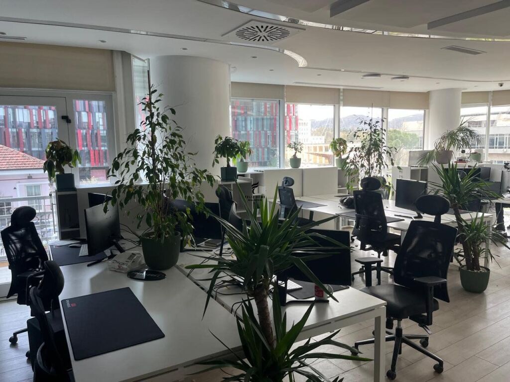 OFFICE FOR RENT 300 M2 AIR ALBANIA 700,000 LEKE FH-78001