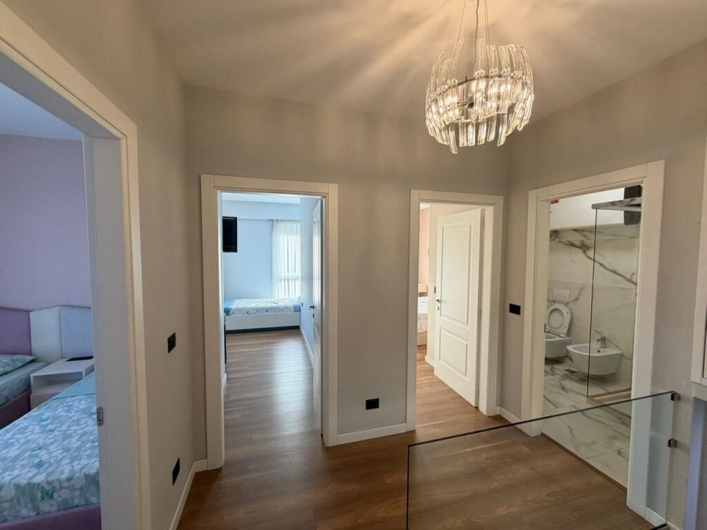 🏡 Appartamento Duplex 3+1+2 in affitto nella zona di 📍 5 Maj💰 70.000 lek /mese